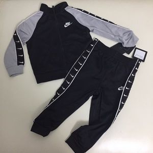 Nike boy active pants set